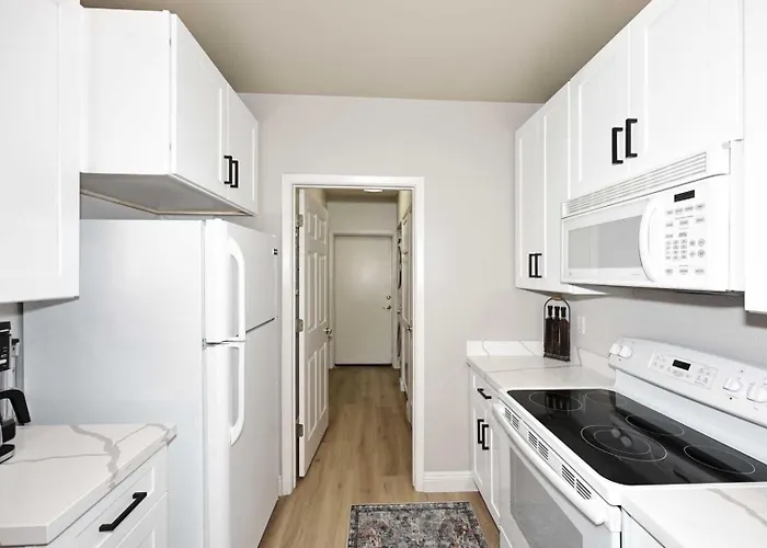 Pool-side, 1st Flr, Subd-trail, Walk 2 Dining Holiday home