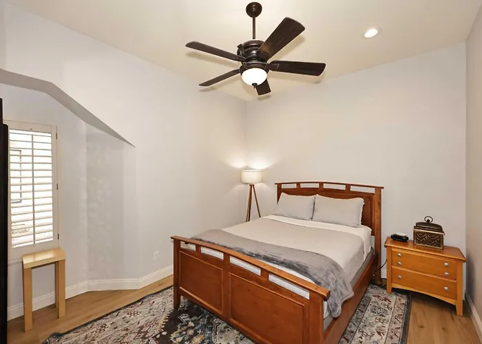 Holiday home Pool-side, 1st Flr, Subd-trail, Walk 2 Dining Scottsdale