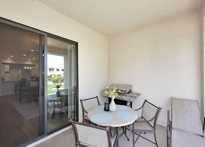 Pool-side, 1st Flr, Subd-trail, Walk 2 Dining Holiday home