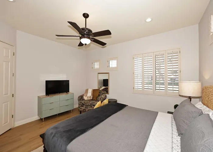 Pool-side, 1st Flr, Subd-trail, Walk 2 Dining Scottsdale