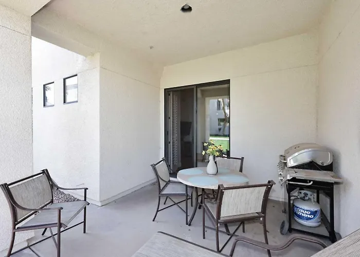 Pool-side, 1st Flr, Subd-trail, Walk 2 Dining Holiday home